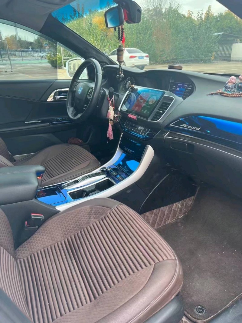 青岛17年本田雅阁6