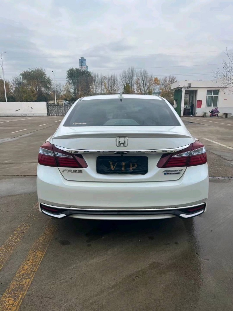 青岛17年本田雅阁9