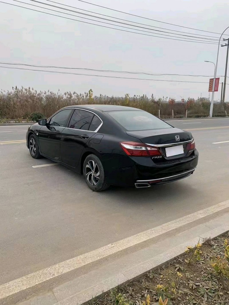 徐州17年本田雅阁6