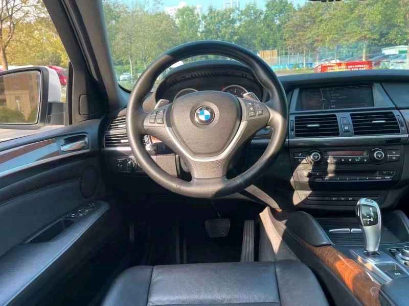 北京14年宝马X68