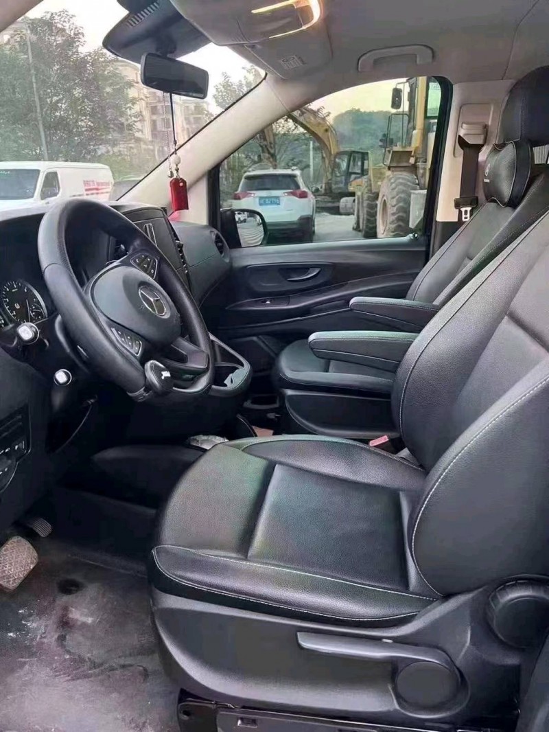 重庆20年奔驰威霆3