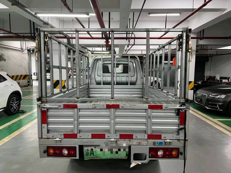 成都22年长安汽车神骐8