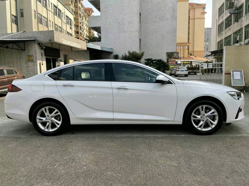 中山22年别克君威2