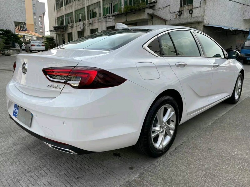 中山22年别克君威5