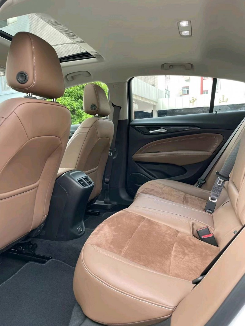 中山22年别克君威7