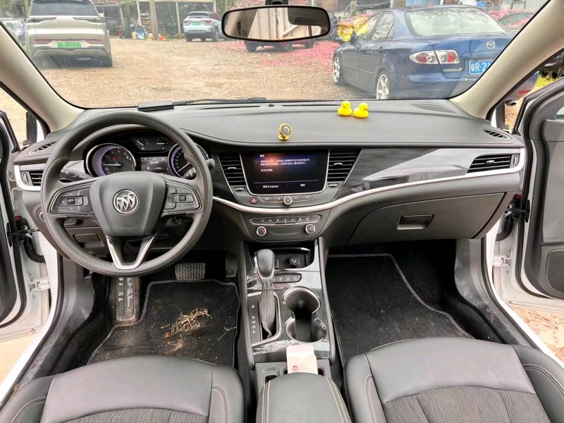 广州20年别克威朗5