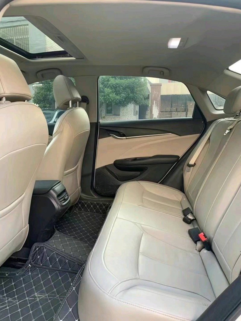 中山19年别克英朗7