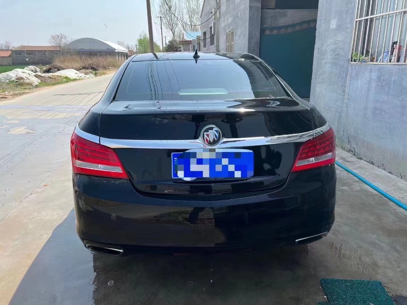 青岛15年别克君越2