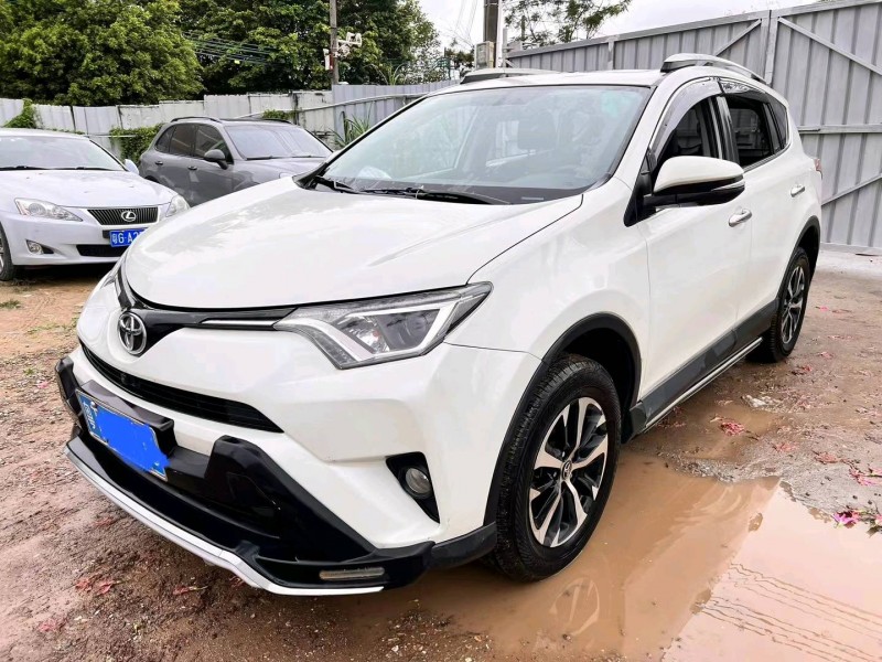 广州17年丰田RAV42
