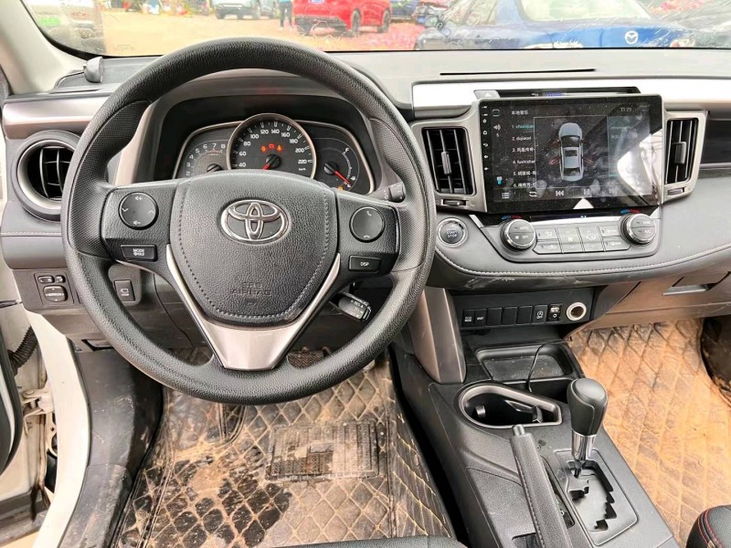 广州17年丰田RAV44