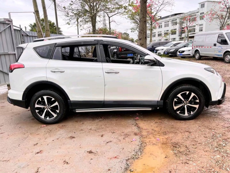广州17年丰田RAV46
