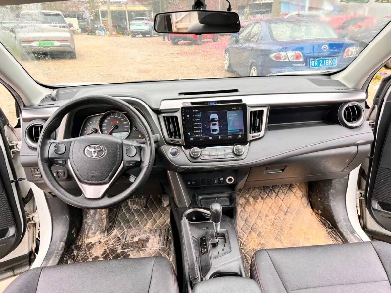 广州17年丰田RAV47