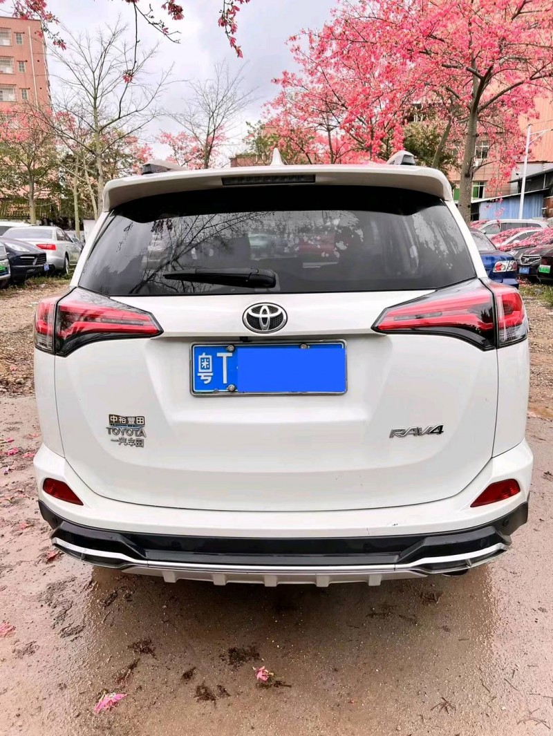 广州17年丰田RAV49