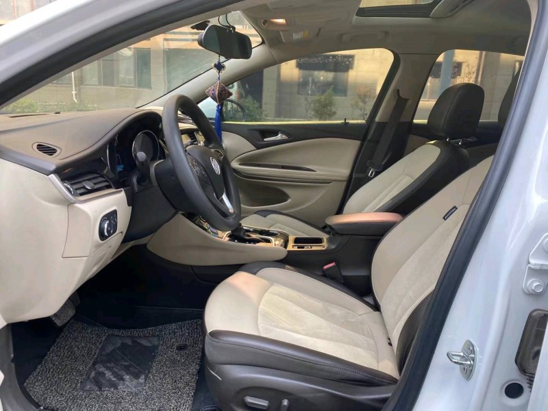 徐州17年别克威朗2