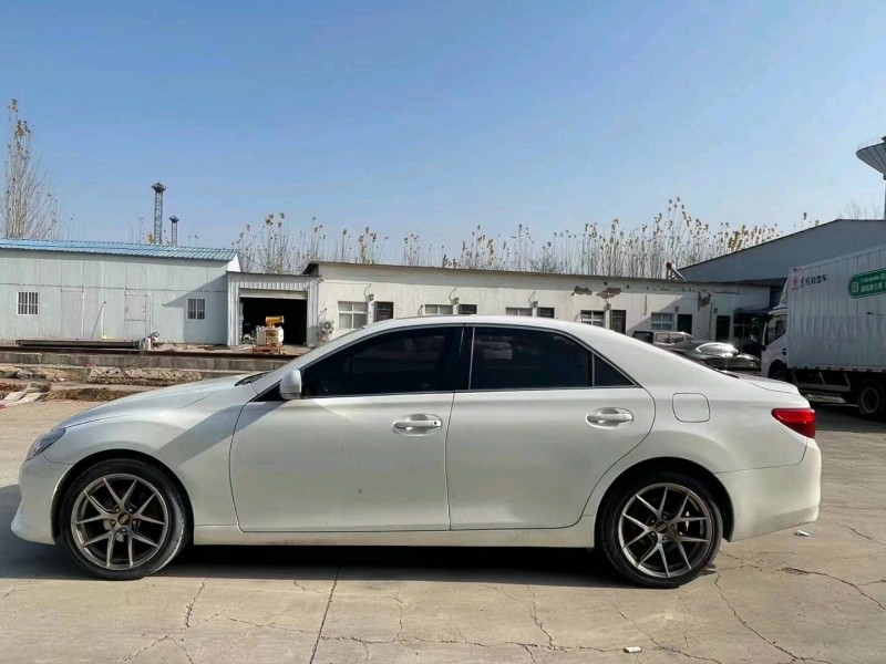 青岛14年丰田锐志3