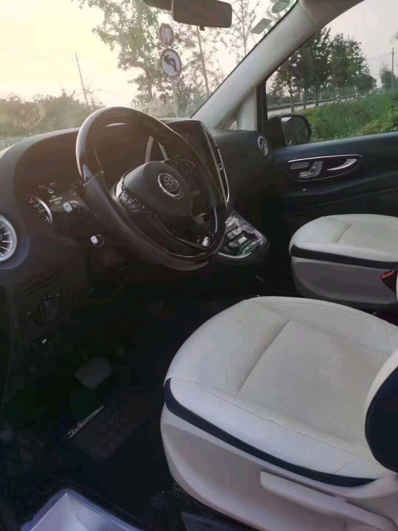 徐州17年奔驰威霆3