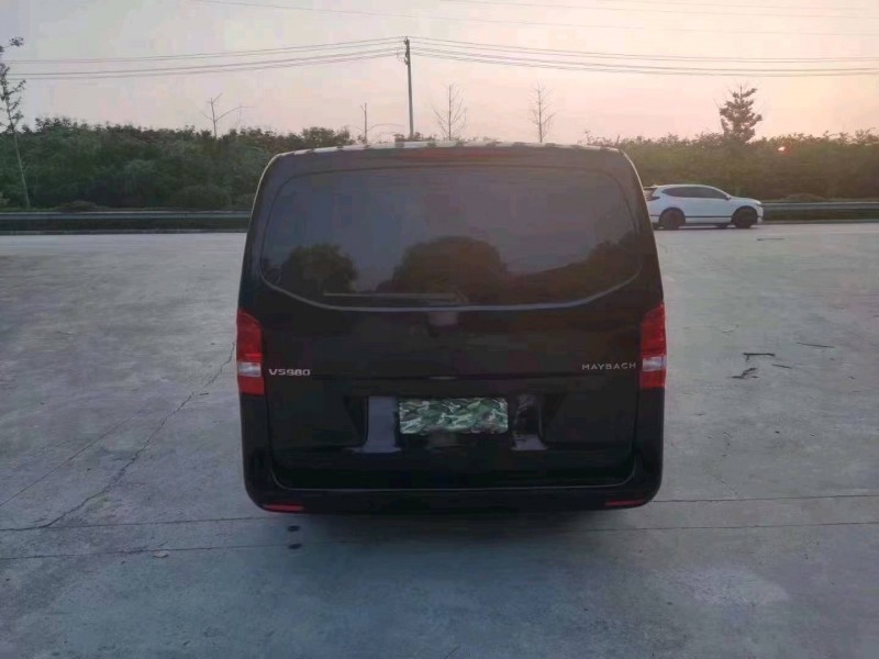 徐州17年奔驰威霆1