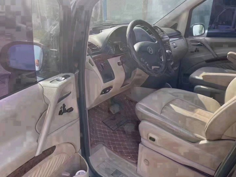 青岛10年奔驰唯雅诺3