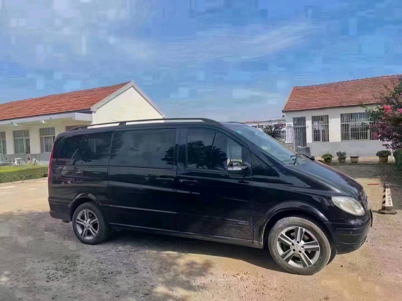 青岛10年奔驰唯雅诺2