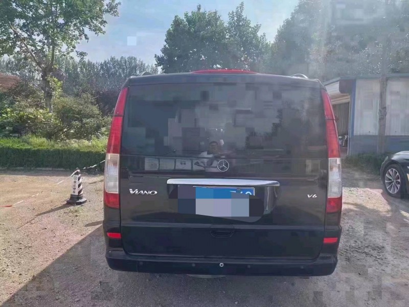 青岛10年奔驰唯雅诺9