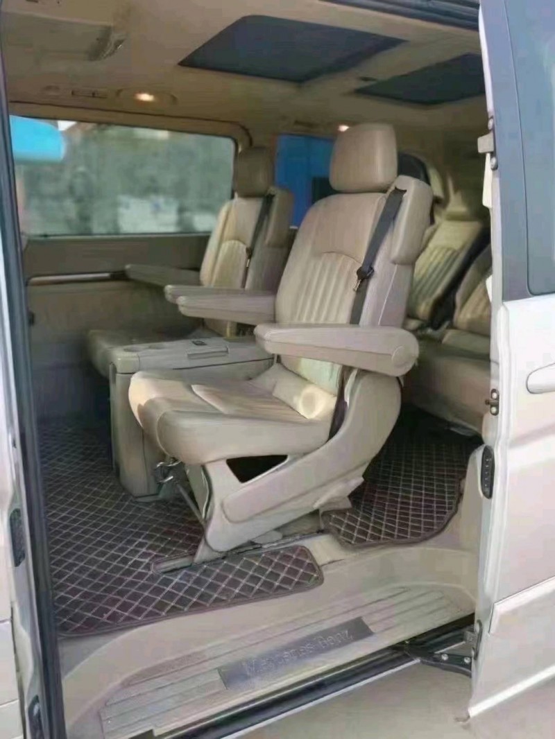 北京11年奔驰唯雅诺7