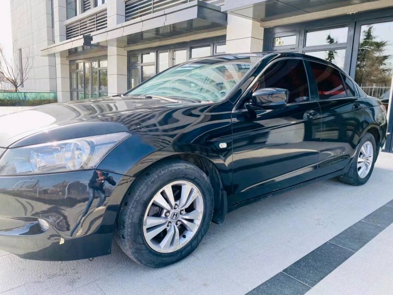 青岛10年本田雅阁8