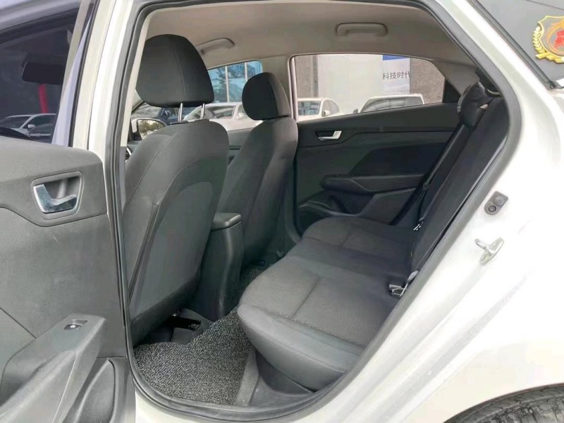 东莞21年现代瑞纳6