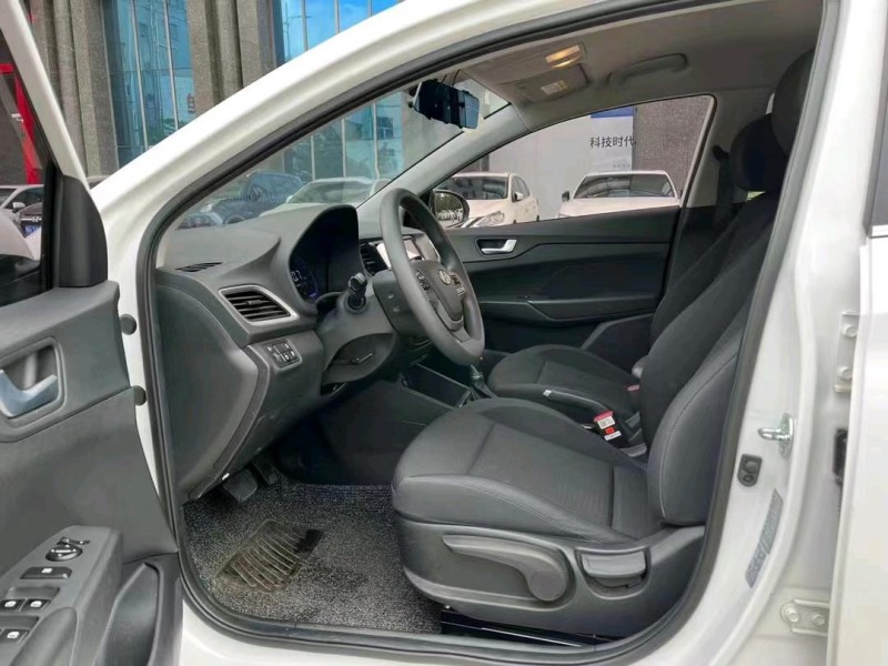 东莞21年现代瑞纳7