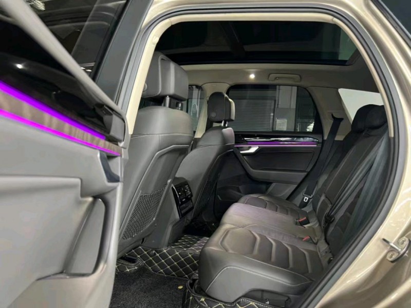 东莞19年大众途锐4