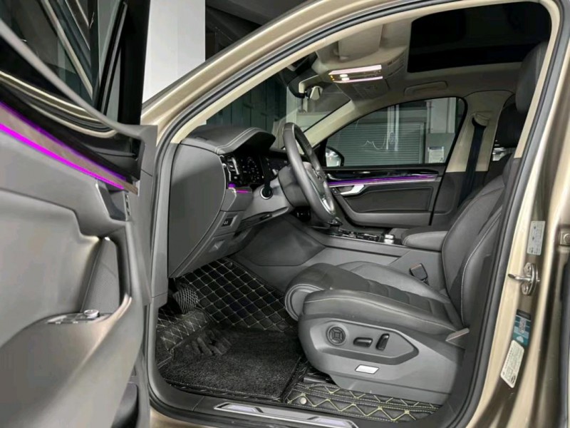 东莞19年大众途锐8