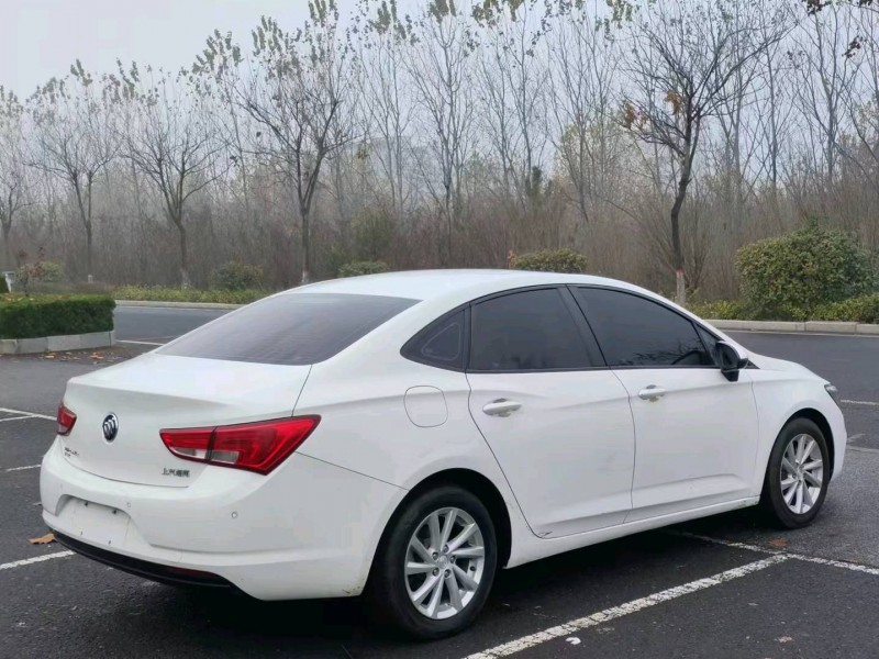 东营18年别克威朗3