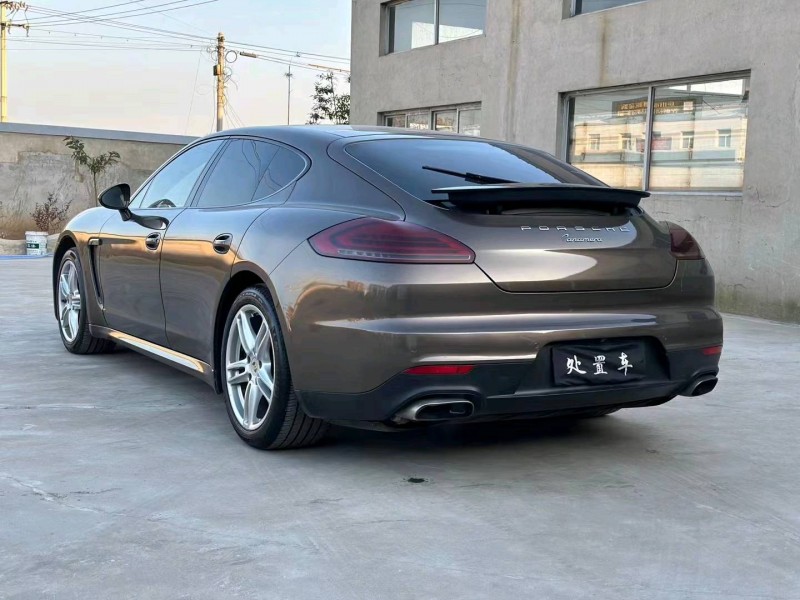 保定15年保时捷帕拉梅拉3