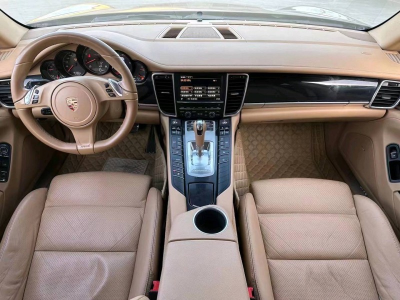 保定15年保时捷帕拉梅拉7