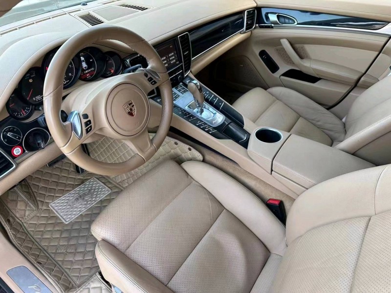 保定15年保时捷帕拉梅拉8