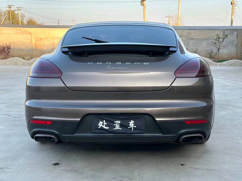 保定15年保时捷帕拉梅拉9