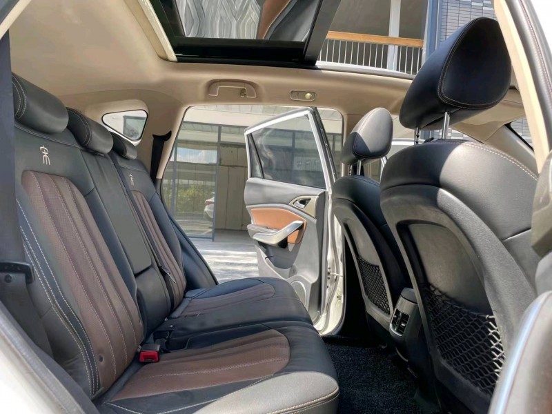 广州17年比亚迪宋4