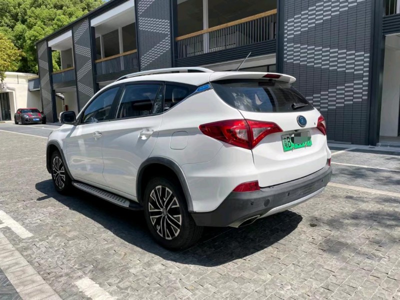 广州17年比亚迪宋9