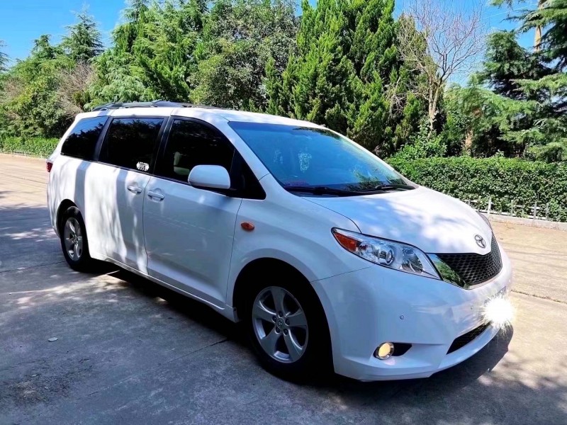 邯郸15年丰田塞纳1