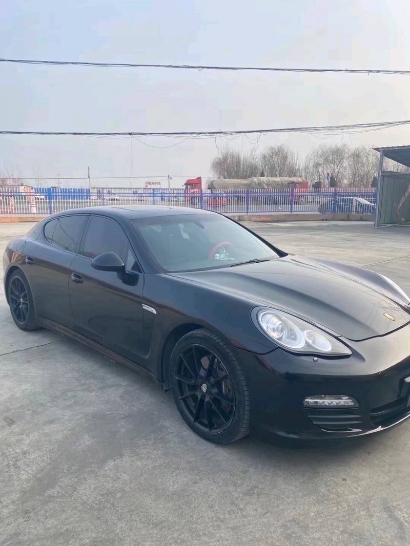 济宁11年保时捷帕拉梅拉2