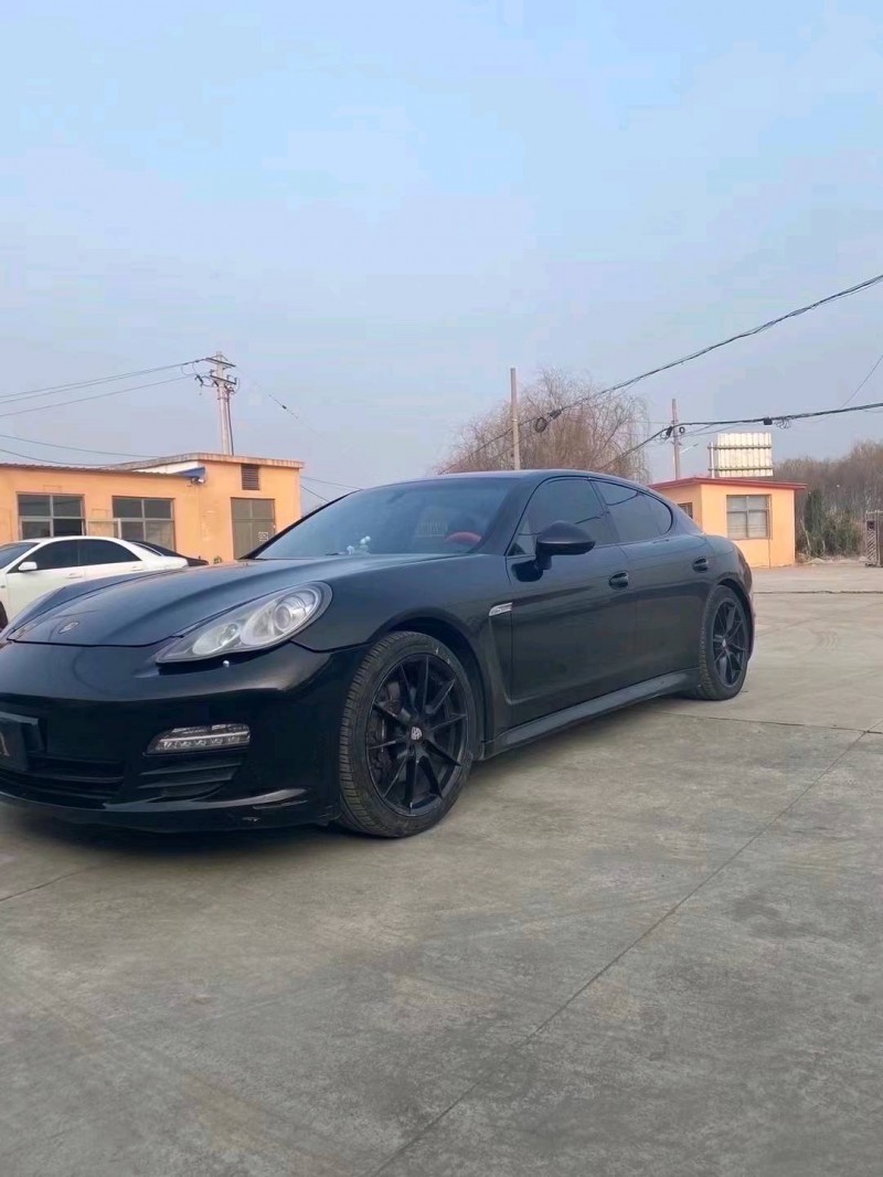 济宁11年保时捷帕拉梅拉3