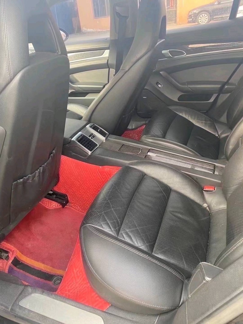 济宁11年保时捷帕拉梅拉5