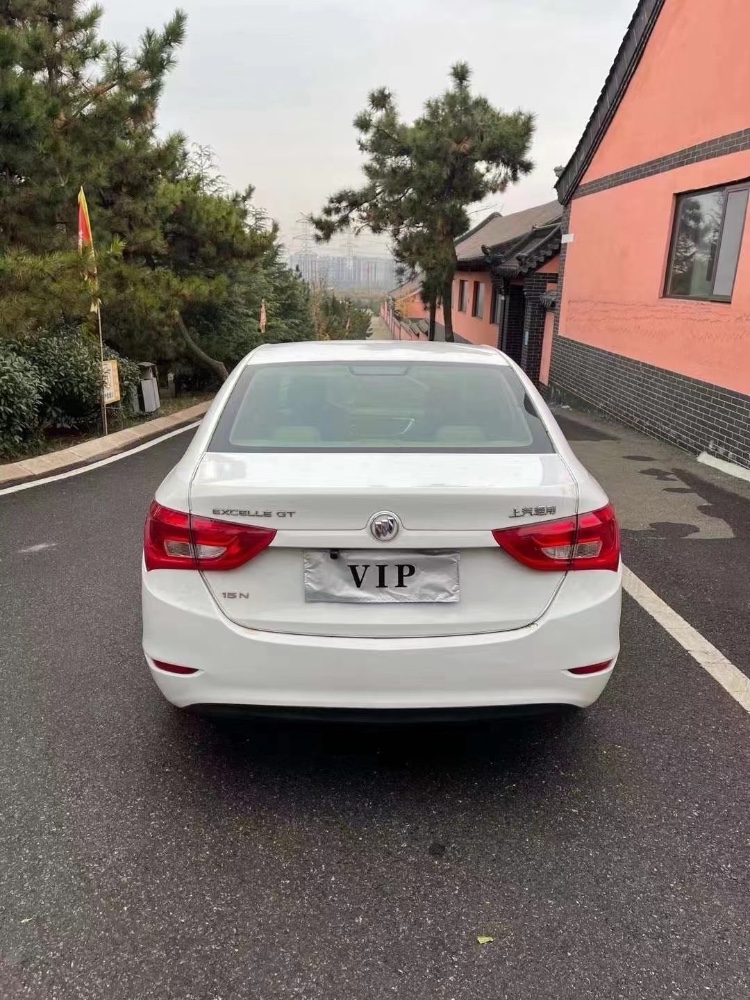 青岛17年别克英朗2