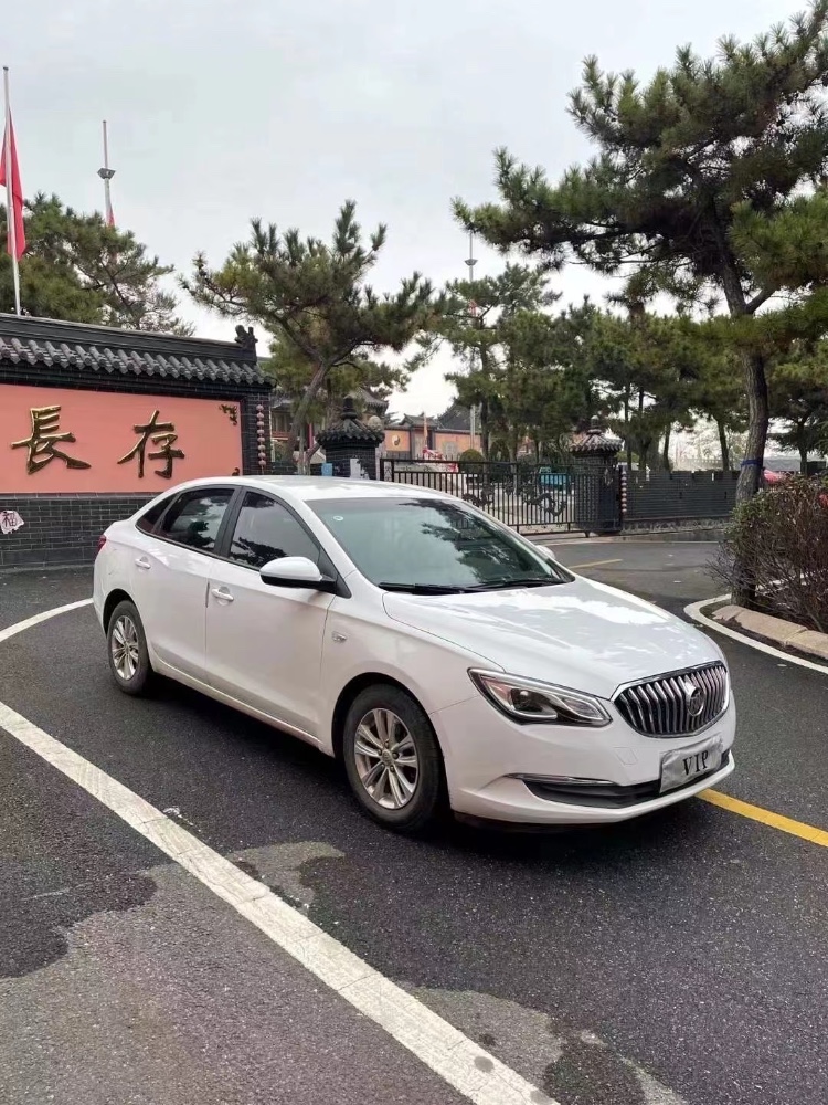 青岛17年别克英朗3