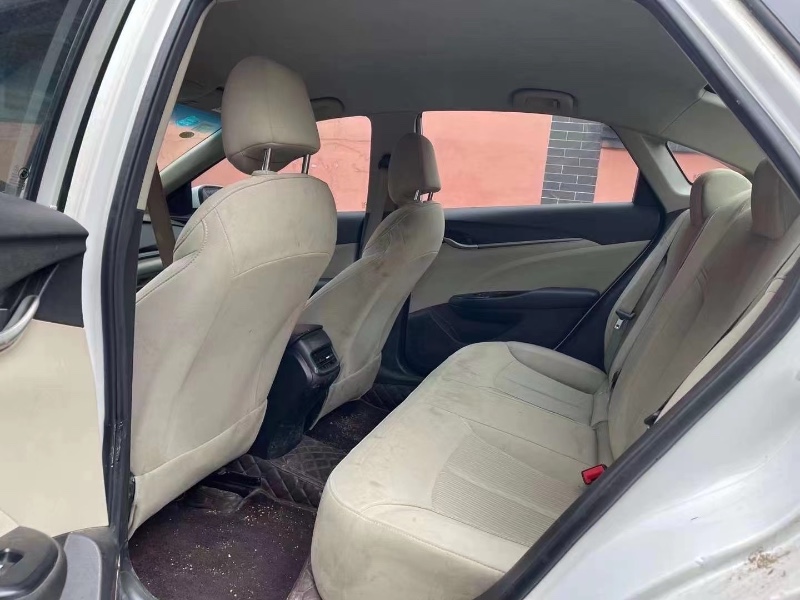 青岛17年别克英朗6