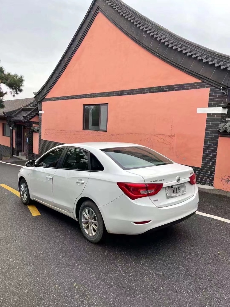 青岛17年别克英朗8