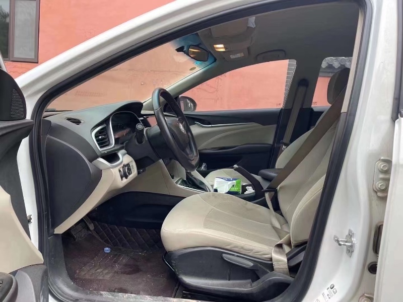 青岛17年别克英朗7