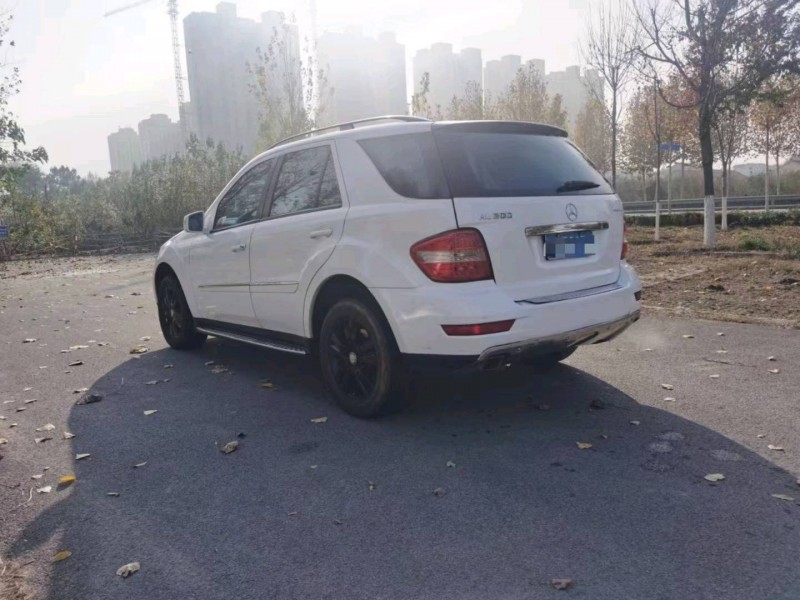 东营11年奔驰ML7