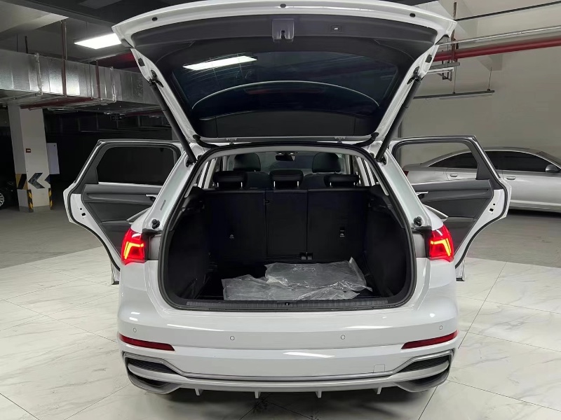 成都19年奥迪Q36