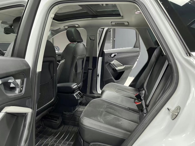 成都19年奥迪Q37