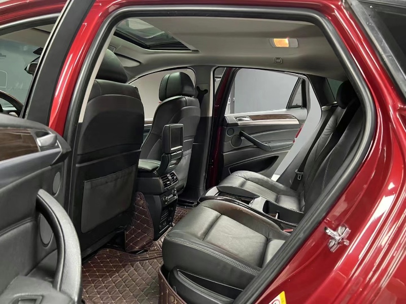 成都09年宝马X68